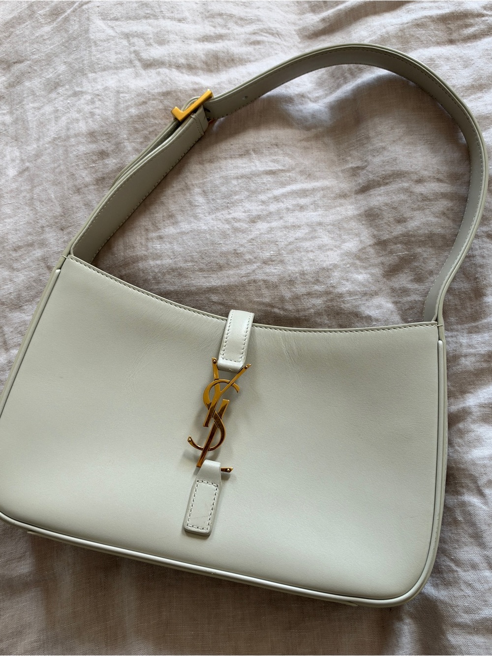 Saint Laurent LE 5 À 7 IN SMOOTH LEATHER